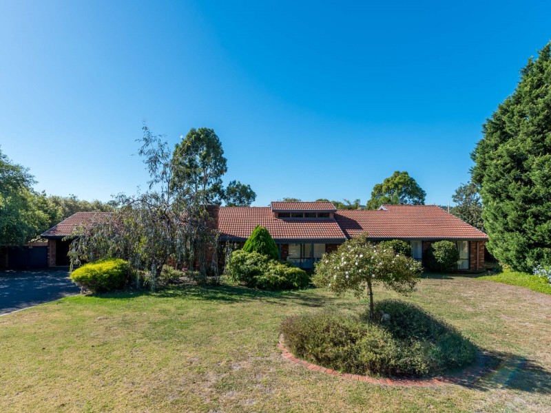 64-70 Kennington Park Drive, Endeavour Hills VIC 3802