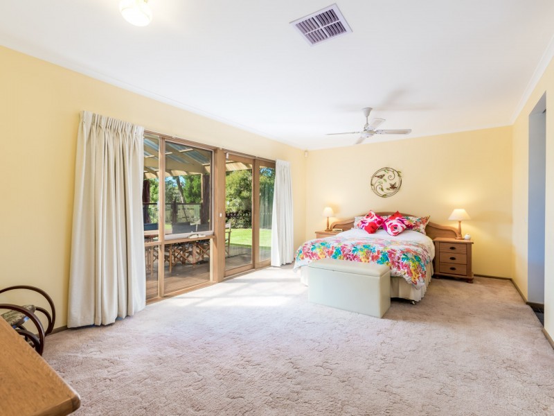 64-70 Kennington Park Drive, Endeavour Hills VIC 3802