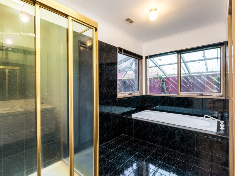 64-70 Kennington Park Drive, Endeavour Hills VIC 3802