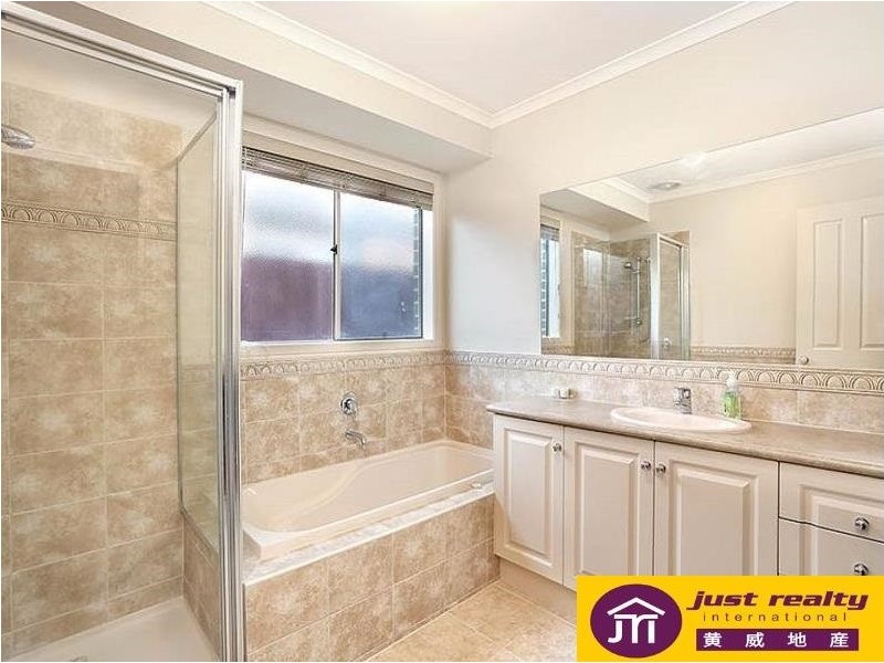 8 Cherrywood Way, Narre Warren South VIC 3805