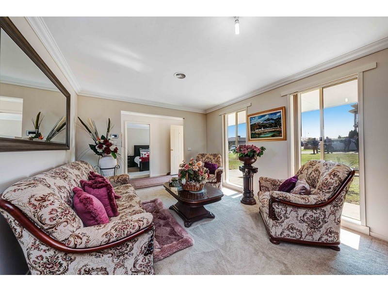 12 GOLDEN WATTLE COURT, Cranbourne VIC 3977