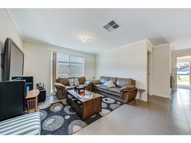 12 GOLDEN WATTLE COURT, Cranbourne VIC 3977