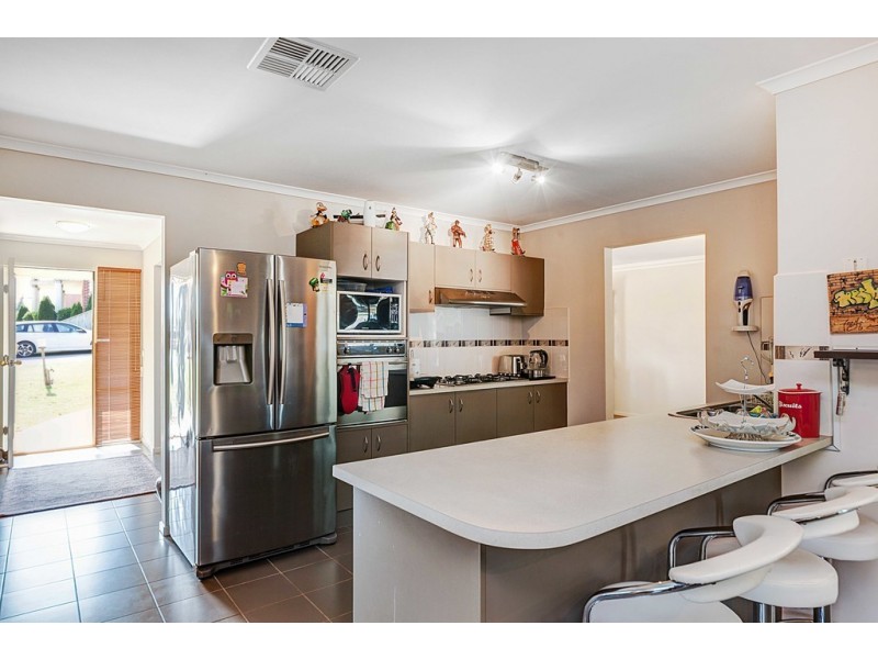 12 GOLDEN WATTLE COURT, Cranbourne VIC 3977