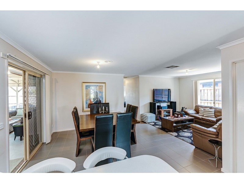 12 GOLDEN WATTLE COURT, Cranbourne VIC 3977