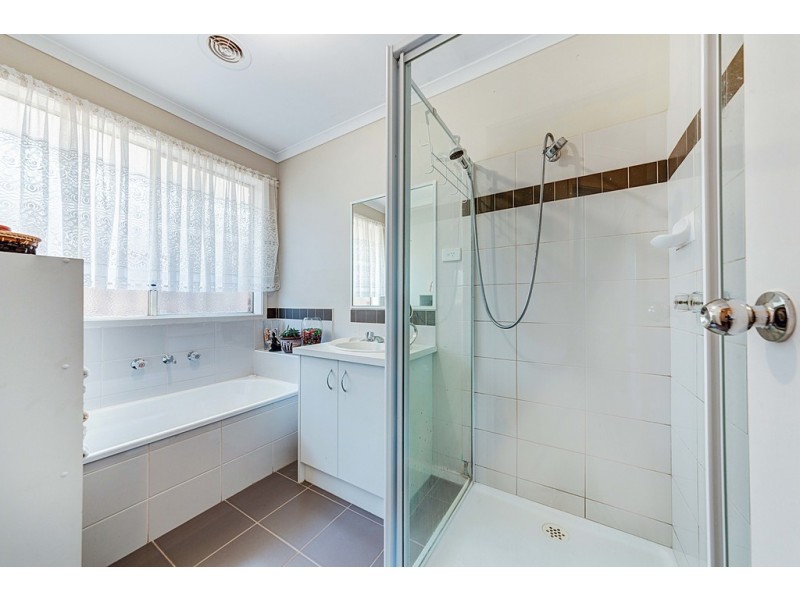 12 GOLDEN WATTLE COURT, Cranbourne VIC 3977