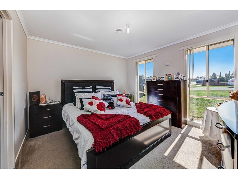 12 GOLDEN WATTLE COURT, Cranbourne VIC 3977