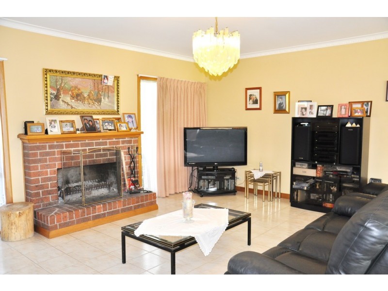 52-54 Kennington Park Drive, Endeavour Hills VIC 3802