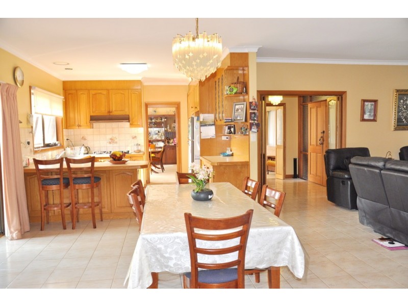 52-54 Kennington Park Drive, Endeavour Hills VIC 3802