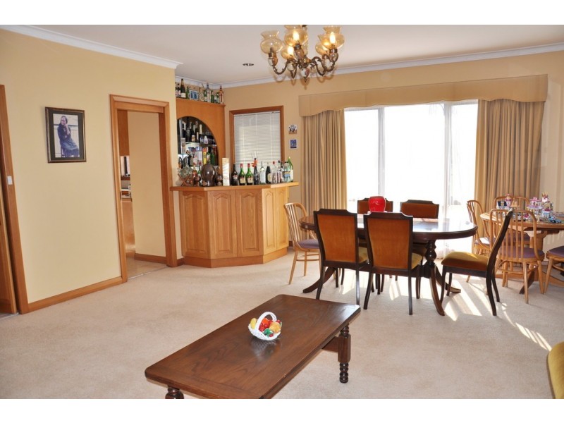 52-54 Kennington Park Drive, Endeavour Hills VIC 3802