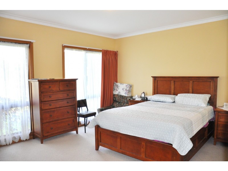 52-54 Kennington Park Drive, Endeavour Hills VIC 3802