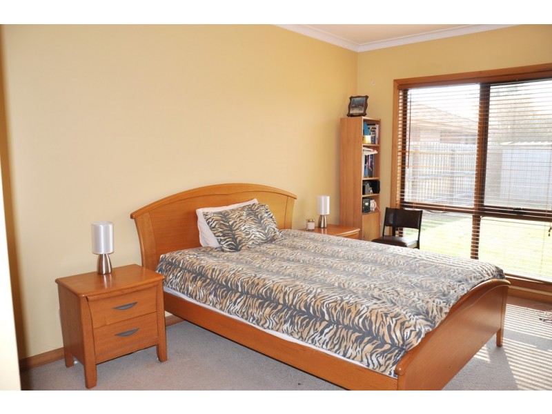 52-54 Kennington Park Drive, Endeavour Hills VIC 3802