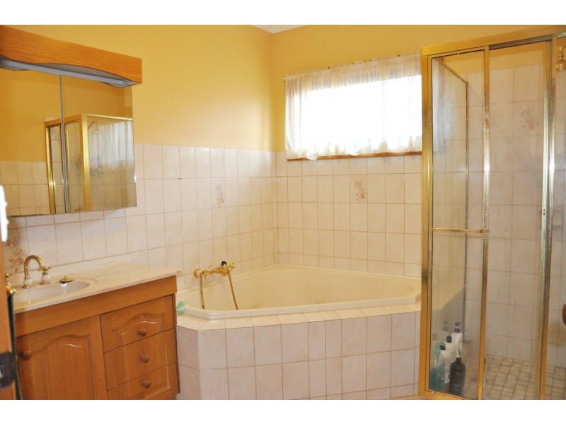 52-54 Kennington Park Drive, Endeavour Hills VIC 3802