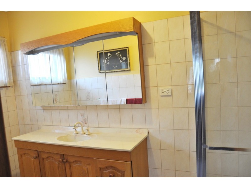 52-54 Kennington Park Drive, Endeavour Hills VIC 3802