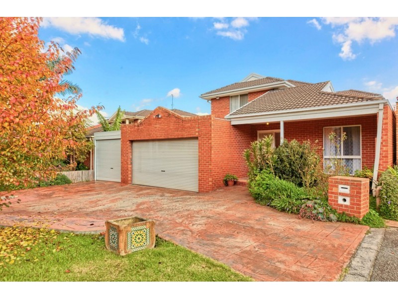 8 Erica Close, Endeavour Hills VIC 3802