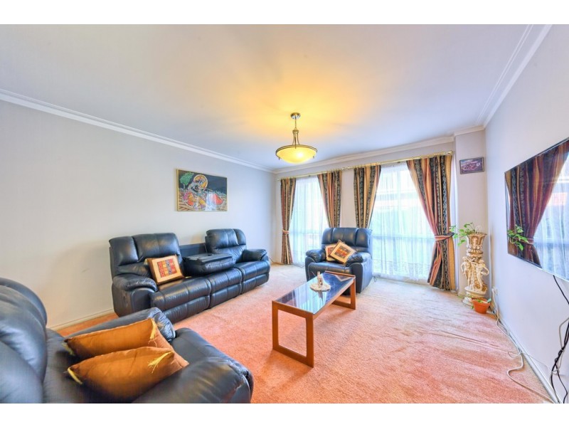 8 Erica Close, Endeavour Hills VIC 3802