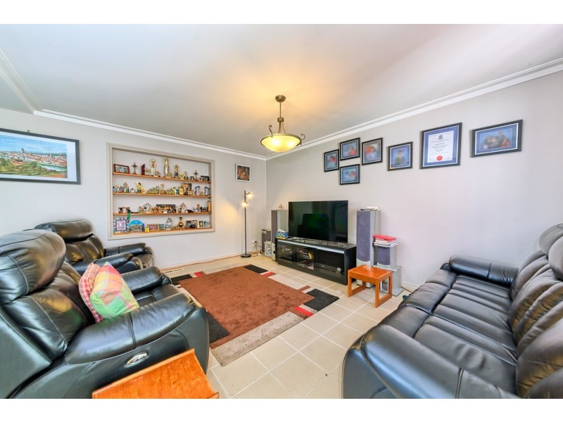 8 Erica Close, Endeavour Hills VIC 3802