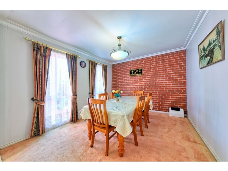 8 Erica Close, Endeavour Hills VIC 3802