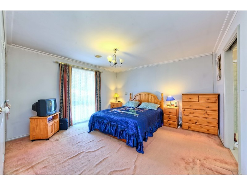 8 Erica Close, Endeavour Hills VIC 3802