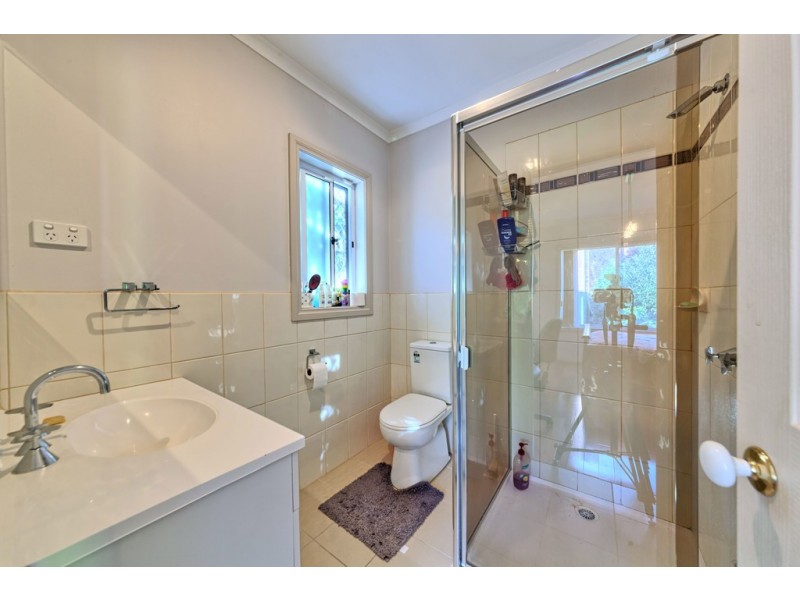 8 Erica Close, Endeavour Hills VIC 3802