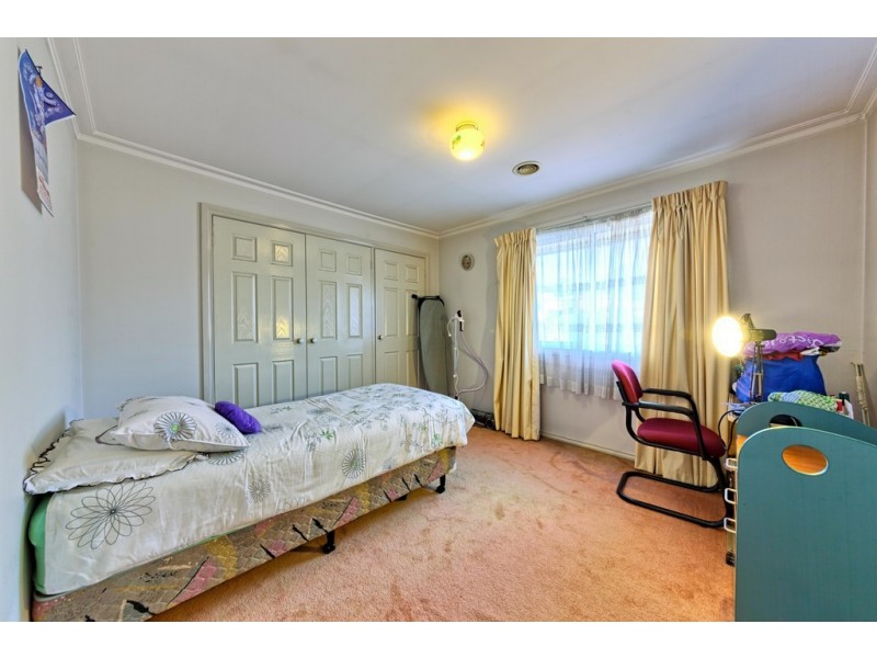 8 Erica Close, Endeavour Hills VIC 3802