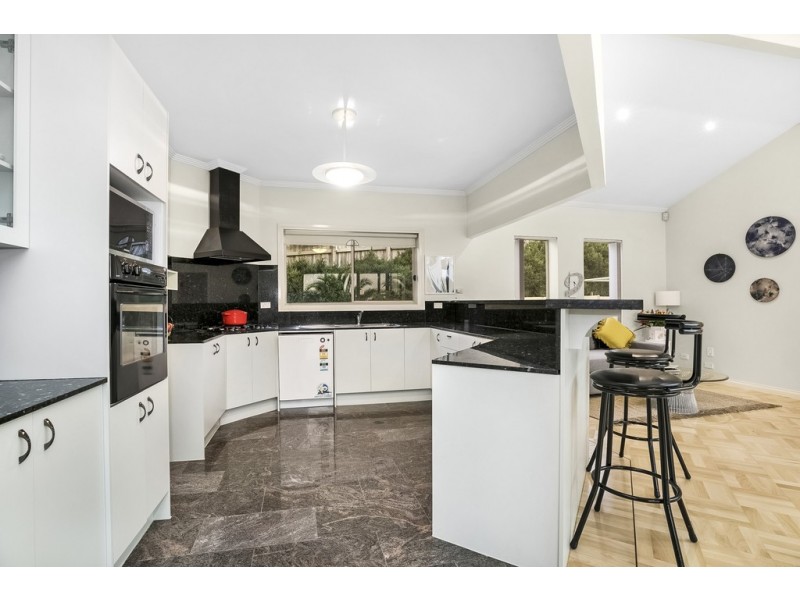 15 Skipton Place, Endeavour Hills VIC 3802