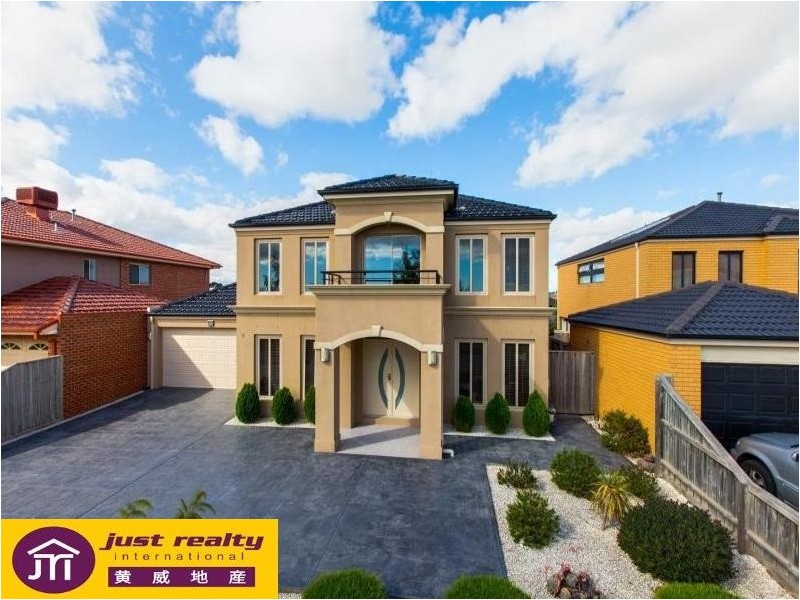 18 Broadleaf Way, Cranbourne VIC 3977