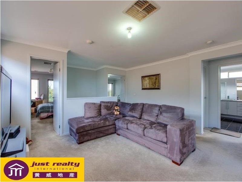 18 Broadleaf Way, Cranbourne VIC 3977