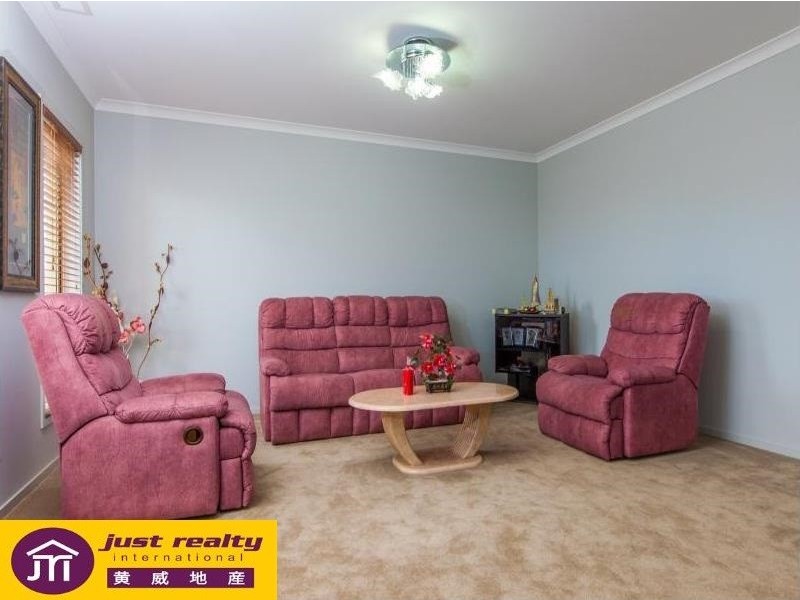 18 Broadleaf Way, Cranbourne VIC 3977