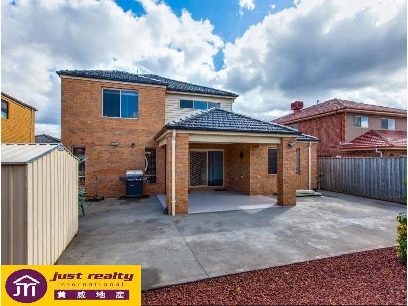 18 Broadleaf Way, Cranbourne VIC 3977