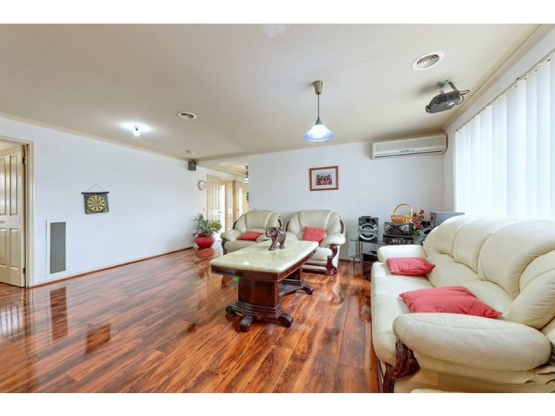 33 Fairhaven Blvd, Cranbourne West VIC 3977