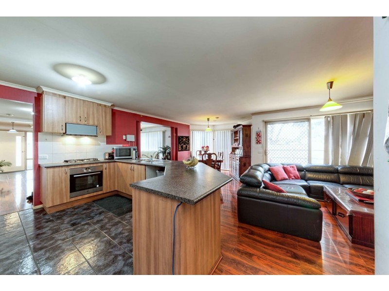 33 Fairhaven Blvd, Cranbourne West VIC 3977