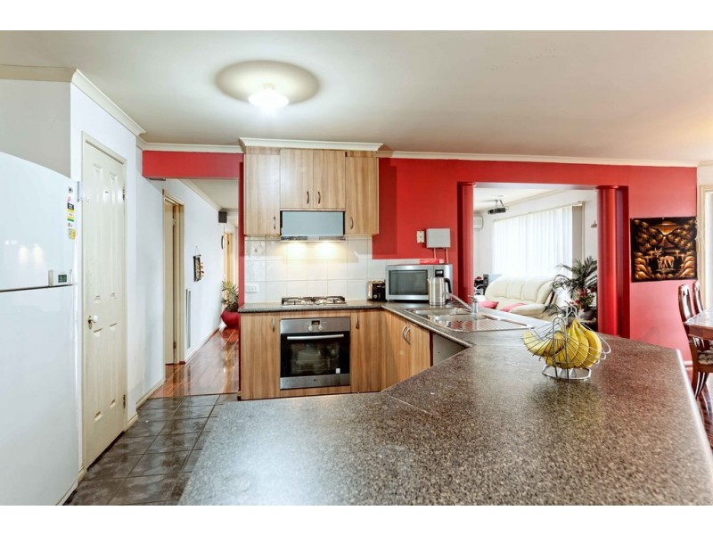 33 Fairhaven Blvd, Cranbourne West VIC 3977