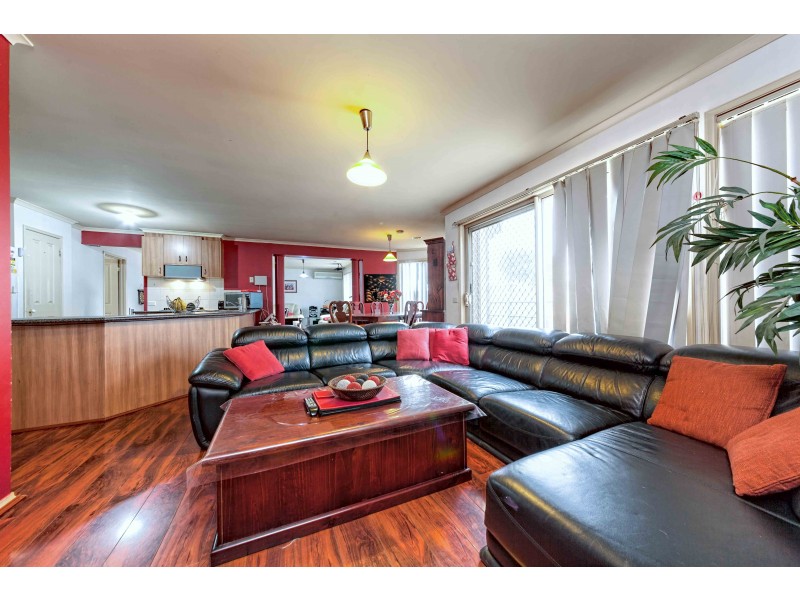 33 Fairhaven Blvd, Cranbourne West VIC 3977