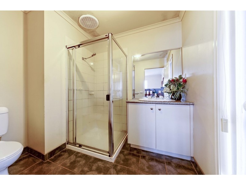 33 Fairhaven Blvd, Cranbourne West VIC 3977