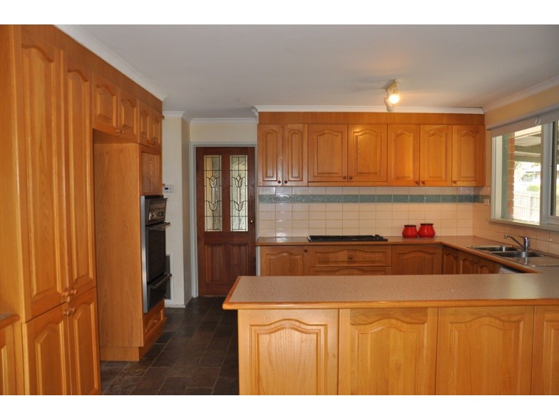 4 Dornie Mews, Endeavour Hills VIC 3802