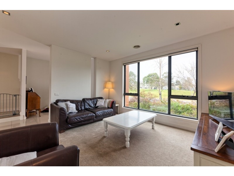 17 Dresden Drive, Waterways VIC 3195