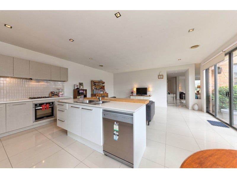 17 Dresden Drive, Waterways VIC 3195