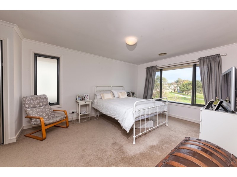 17 Dresden Drive, Waterways VIC 3195