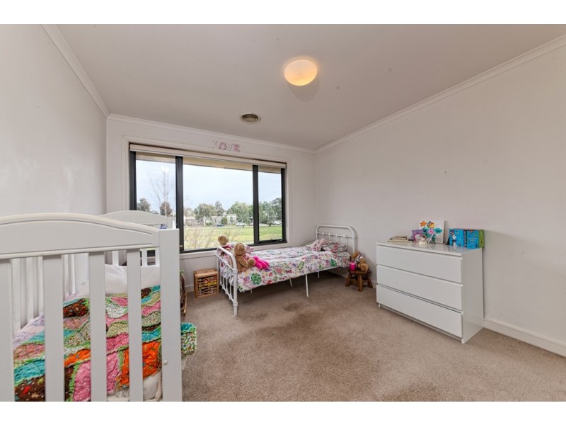 17 Dresden Drive, Waterways VIC 3195