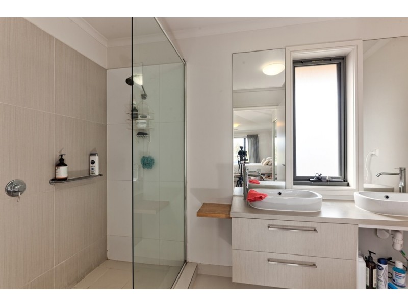 17 Dresden Drive, Waterways VIC 3195