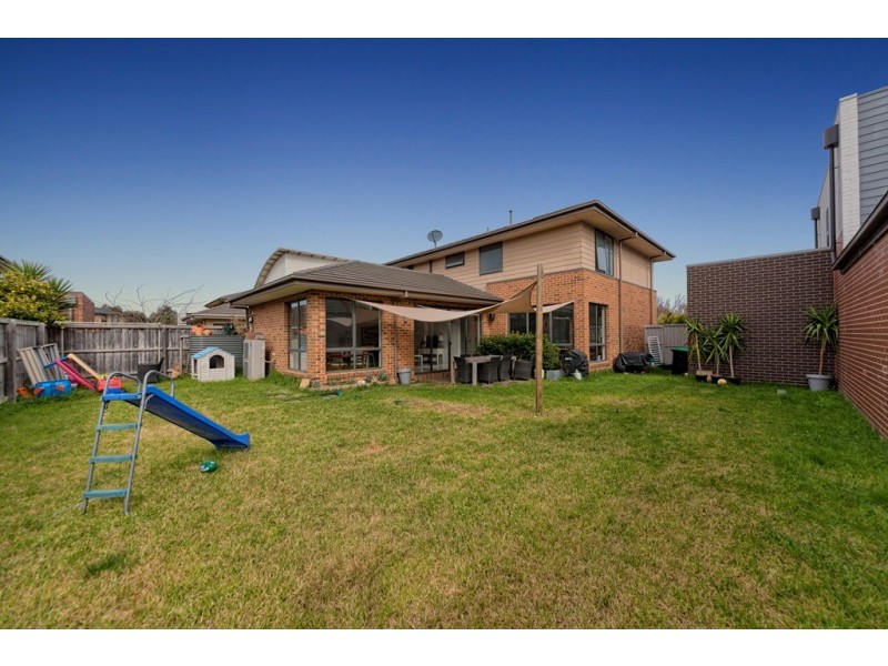 17 Dresden Drive, Waterways VIC 3195