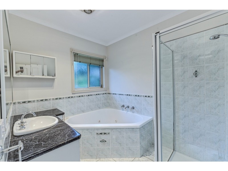 9 Daffodil Court, Endeavour Hills VIC 3802