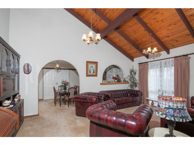 6 Nyora Close, Endeavour Hills VIC 3802