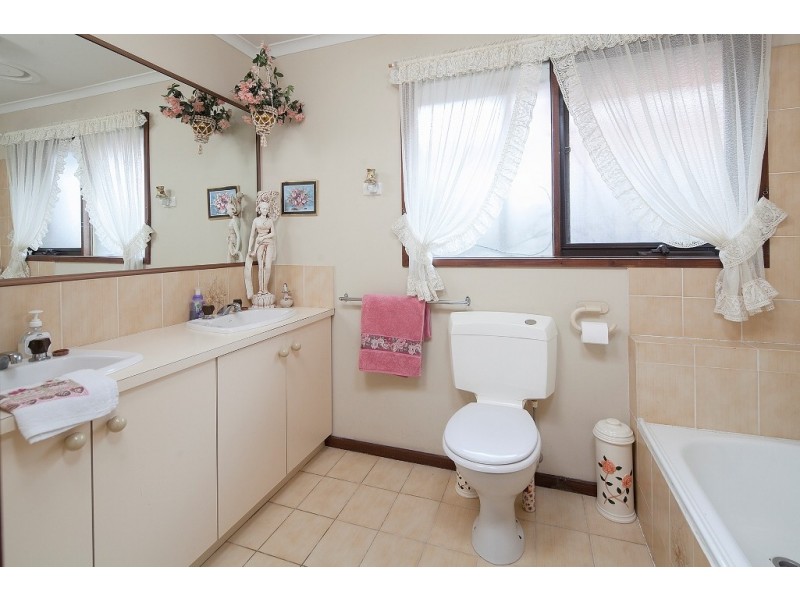 6 Nyora Close, Endeavour Hills VIC 3802