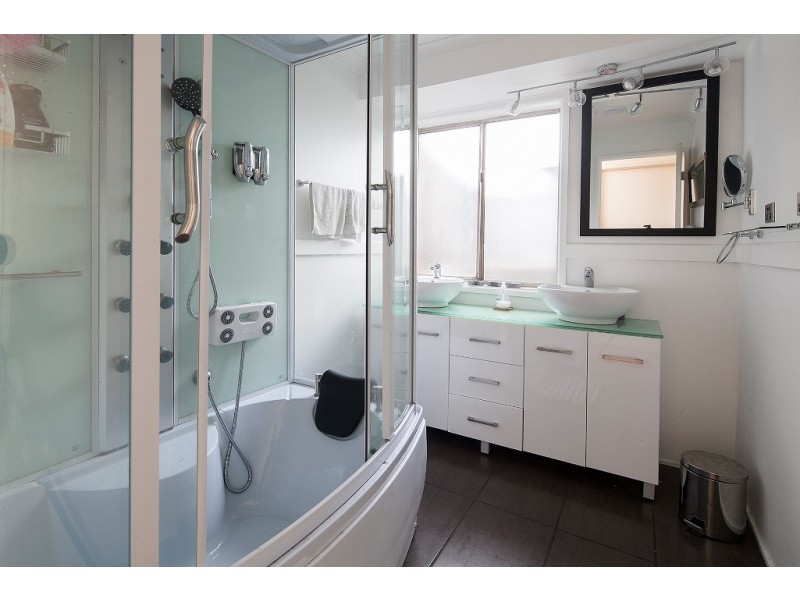 42 Grove End Road, Endeavour Hills VIC 3802