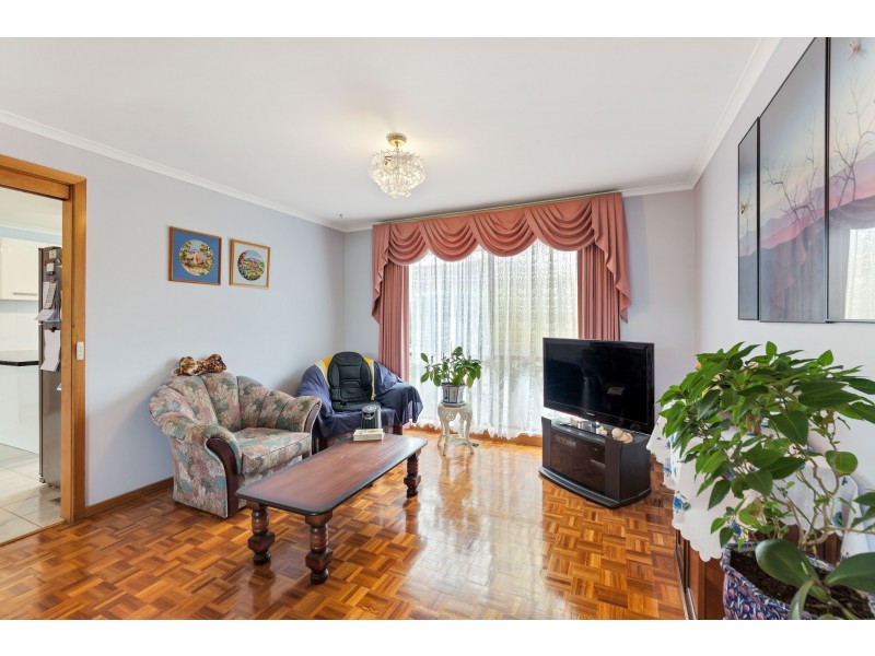 62 Georgette Crescent, Endeavour Hills VIC 3802