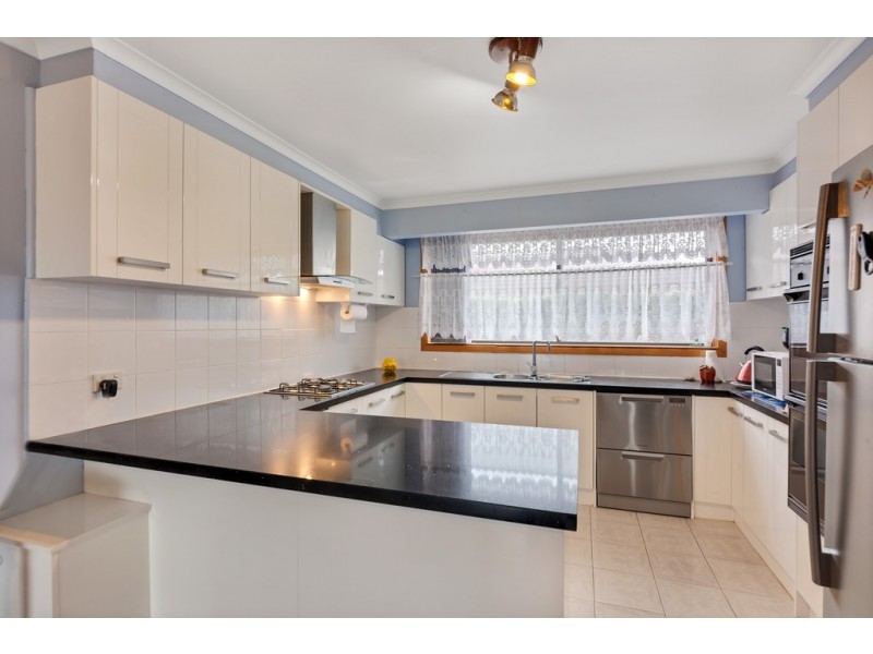 62 Georgette Crescent, Endeavour Hills VIC 3802