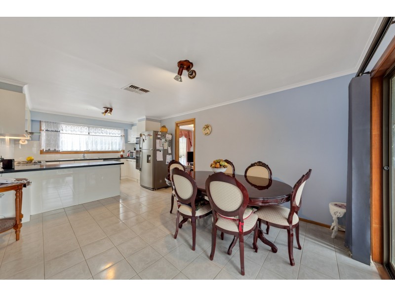 62 Georgette Crescent, Endeavour Hills VIC 3802