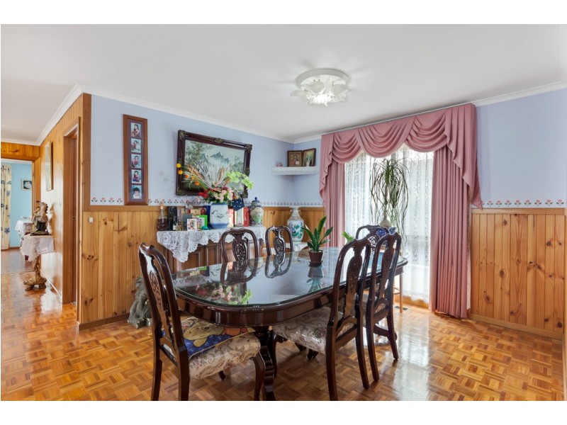 62 Georgette Crescent, Endeavour Hills VIC 3802