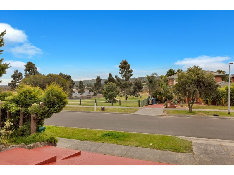 62 Georgette Crescent, Endeavour Hills VIC 3802